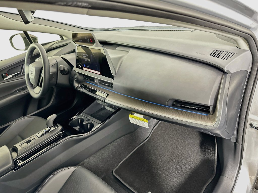 Used 2026 Toyota Prius XLE FWD image 28