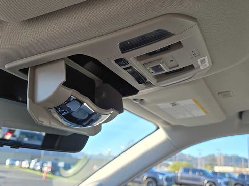 Used 2023 Toyota Highlander Platinum image 36