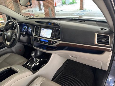 Used 2016 Toyota Highlander Limited Platinum AWD/4WD image 23