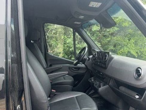 Used 2024 Mercedes-Benz Sprinter 2500 image 8