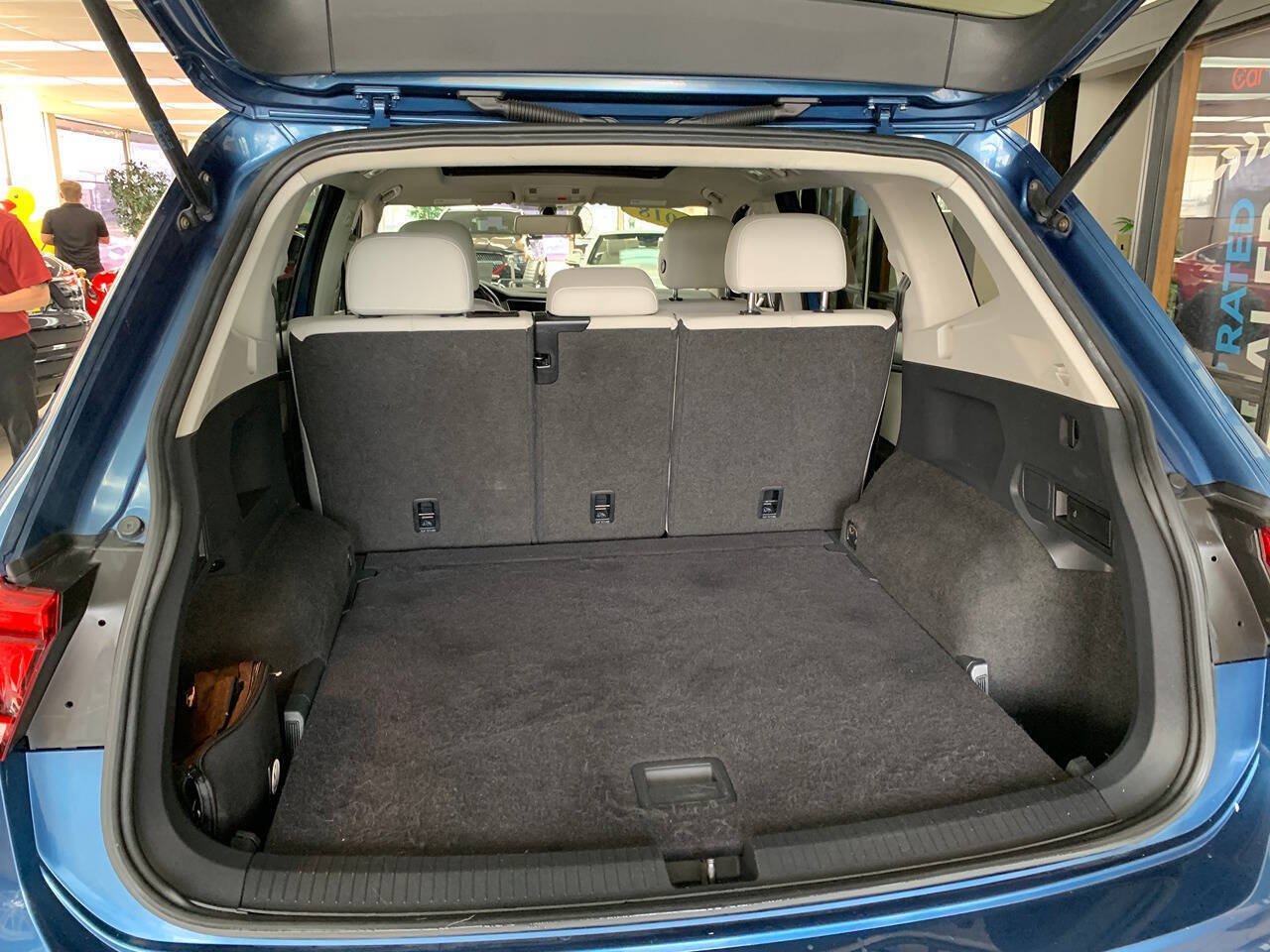Used 2018 Volkswagen Tiguan SE AWD/4WD image 8