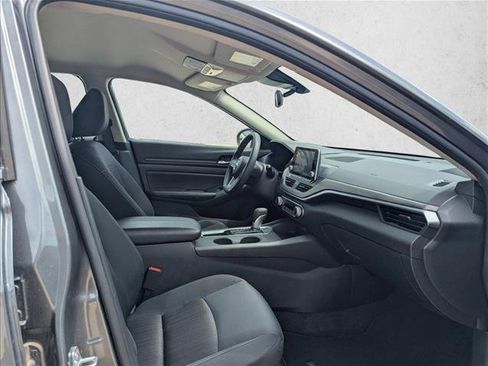 Used 2025 Nissan Altima 2.5 SV image 16