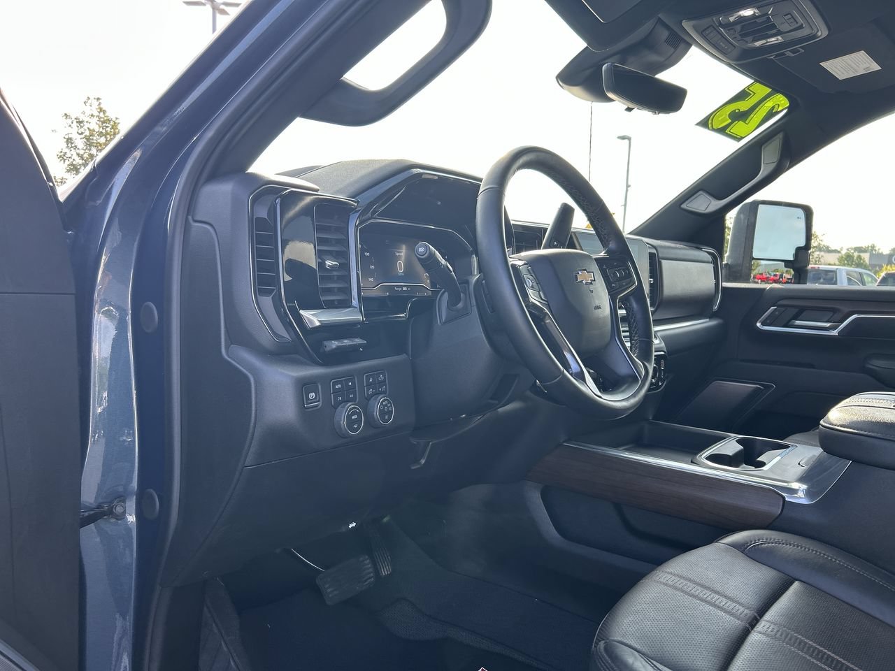 Used 2025 Chevrolet Silverado 2500 High Country w/ High Country Premium Package AWD/4WD image 28