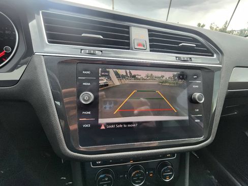 Used 2018 Volkswagen Tiguan SE AWD/4WD image 24