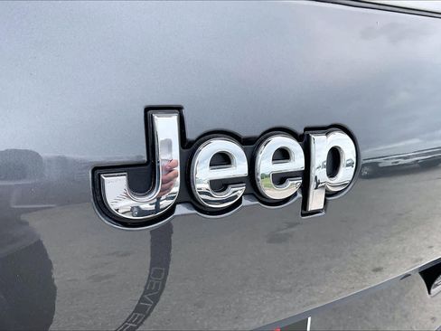 Used 2023 Jeep Grand Cherokee L Overland AWD/4WD image 31