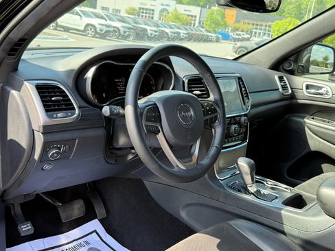 Used 2020 Jeep Grand Cherokee Altitude RWD image 15