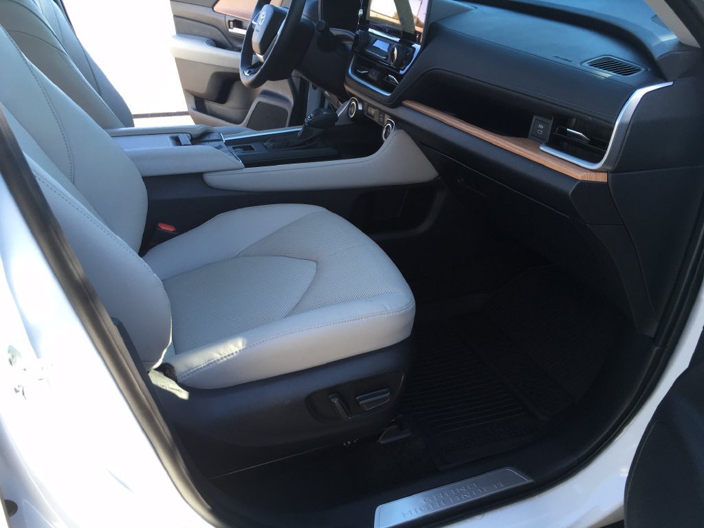 Used 2026 Toyota Grand Highlander AWD image 33