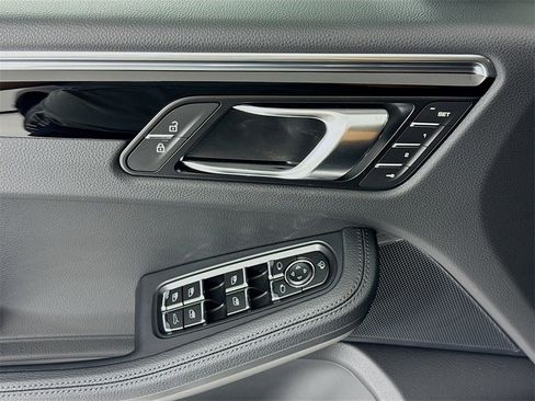 New 2026 Porsche Macan image 11