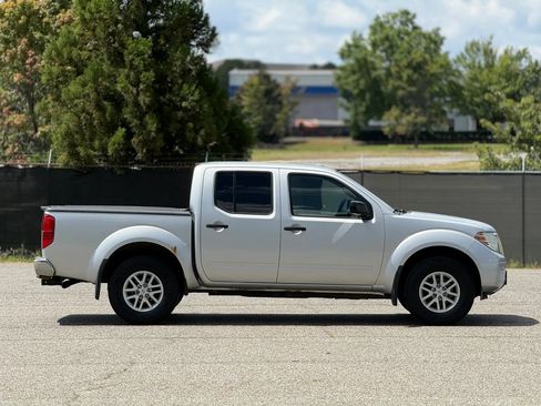 Used 2014 Nissan Frontier SV w/ SV Value Truck Package AWD/4WD image 7