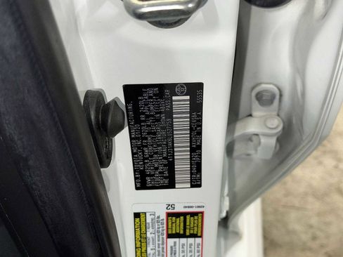 Used 2020 Toyota Camry SE w/ Sunroof Package FWD image 14