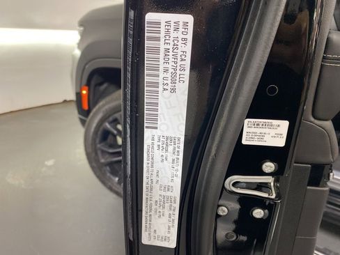 Used 2023 Jeep Grand Wagoneer Series II w/ Quick Order Packagew 28T AWD/4WD image 38