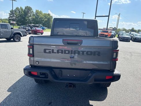 Used 2022 Jeep Gladiator Sport AWD/4WD image 8