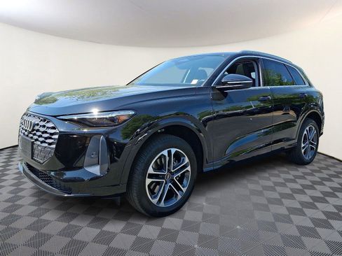 Certified 2025 Audi Q5 Premium Plus w/ Premium Plus AWD/4WD image 3