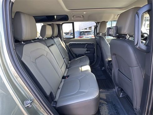 Used 2025 Land Rover Defender 110 S image 26