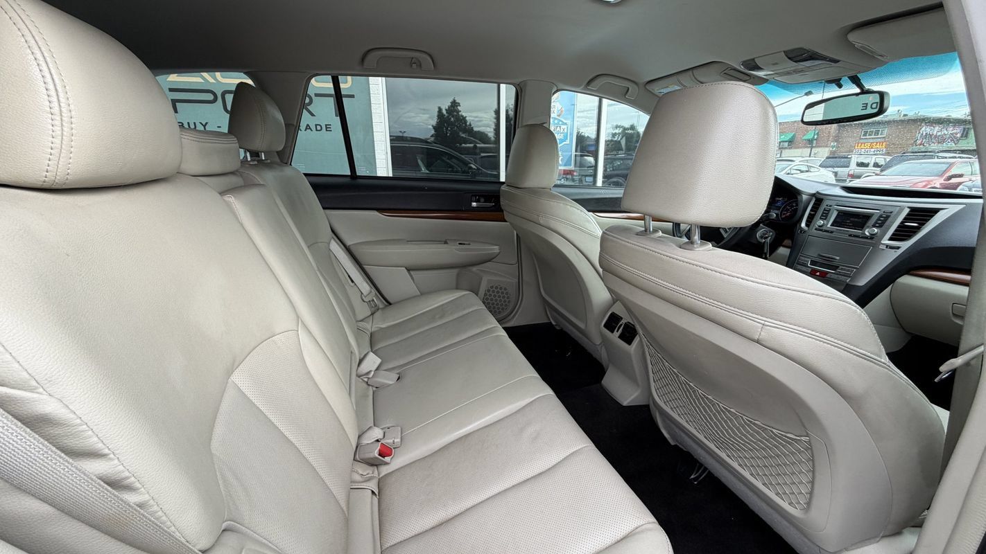 Used 2013 Subaru Outback 2.5i Limited AWD/4WD image 12