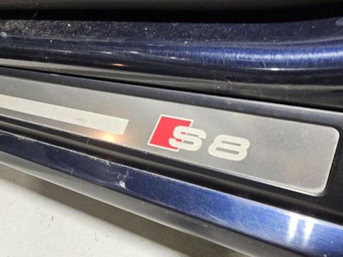 Used 2007 Audi S8 image 26