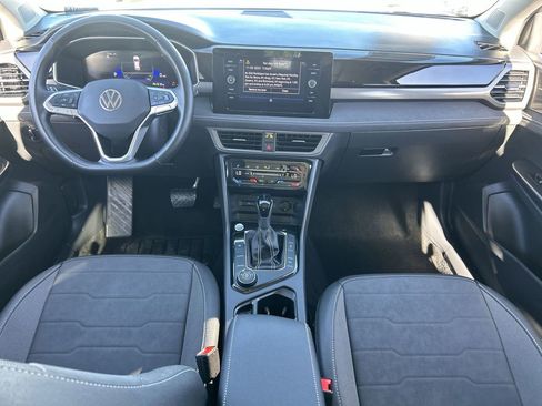 Certified 2025 Volkswagen Taos SE AWD/4WD image 12