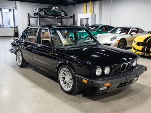 Used 1988 BMW M5 RWD image 12