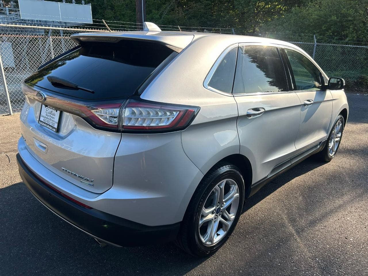 Used 2018 Ford Edge Titanium w/ Technology Package AWD/4WD image 6