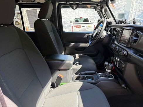 Used 2023 Jeep Gladiator Sport AWD/4WD image 27