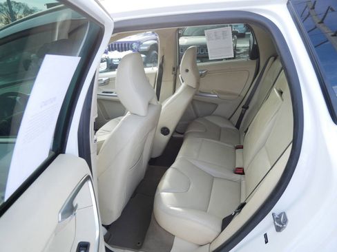 Used 2015 Volvo XC60 T6 Premier Plus image 10