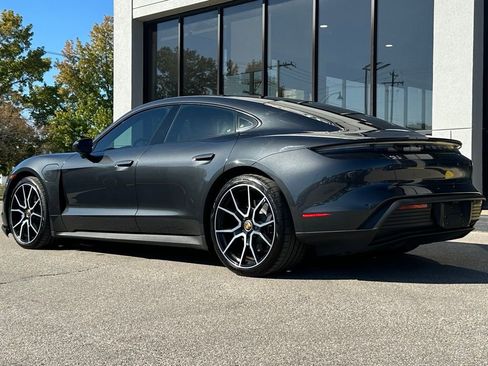 Used 2022 Porsche Taycan image 7