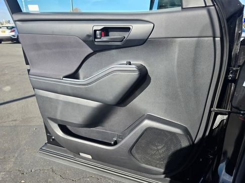 Certified 2024 Toyota Highlander LE image 21