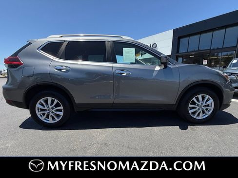 Used 2018 Nissan Rogue SV AWD/4WD image 15