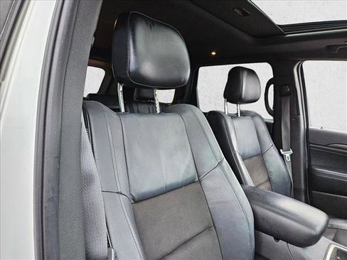 Used 2019 Jeep Grand Cherokee Altitude image 22