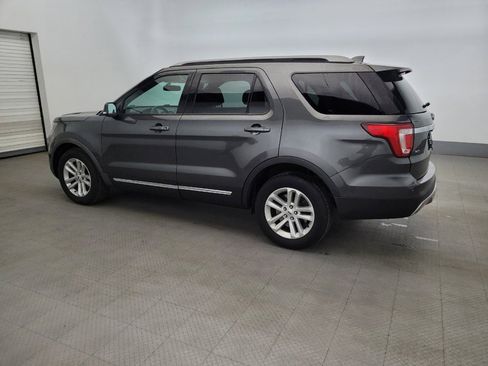 Used 2017 Ford Explorer XLT w/ Equipment Group 202A FWD image 3