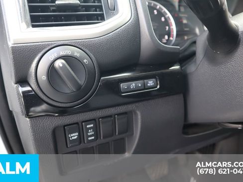 Used 2021 Nissan Titan SV w/ SV Convenience Package image 13