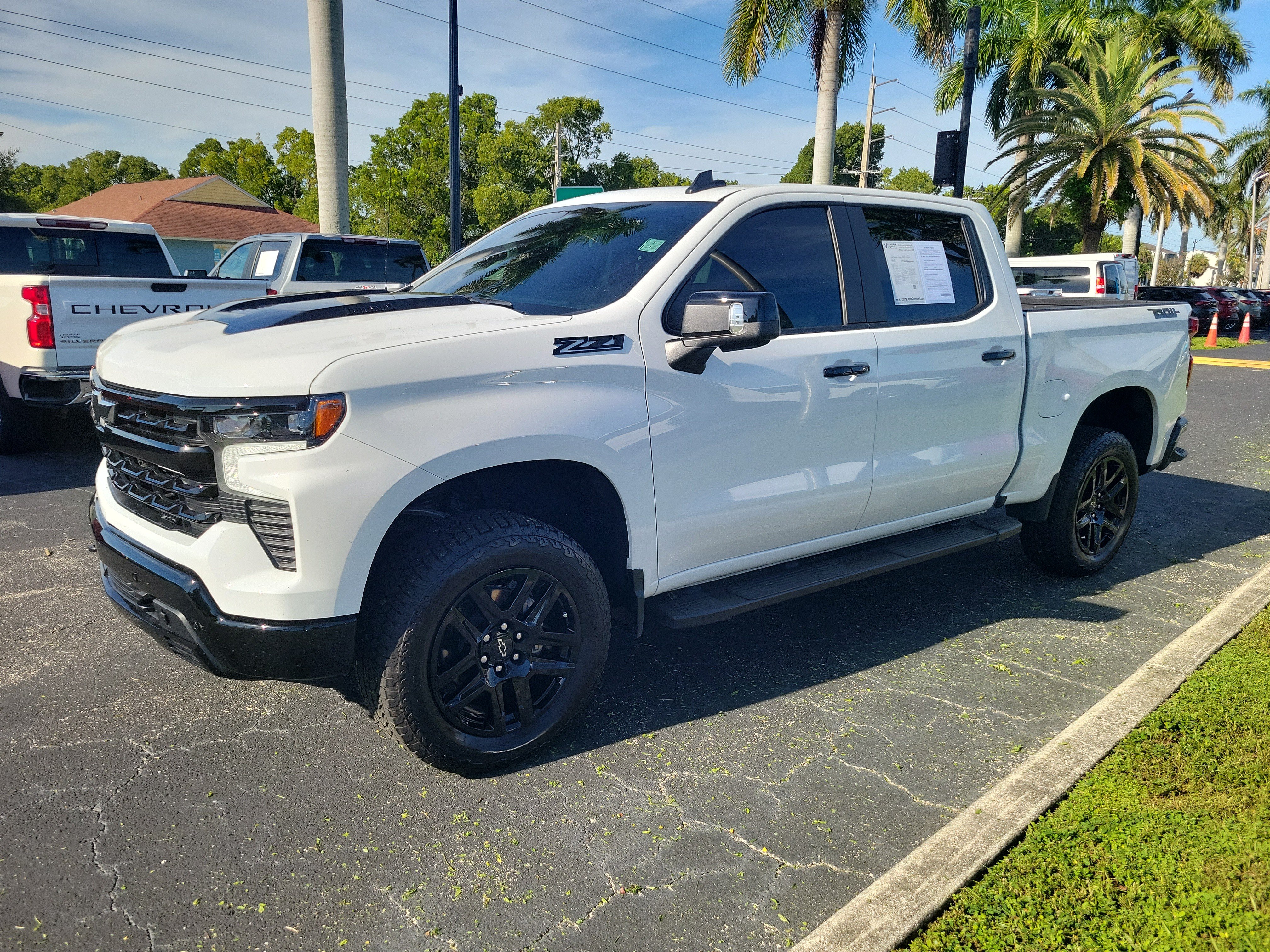 Used 2026 Chevrolet Silverado 1500 LT Trail Boss w/ LT Trail Boss Premium Package AWD/4WD image 2