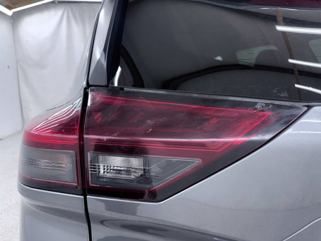 Used 2023 Nissan Rogue SV AWD/4WD image 9