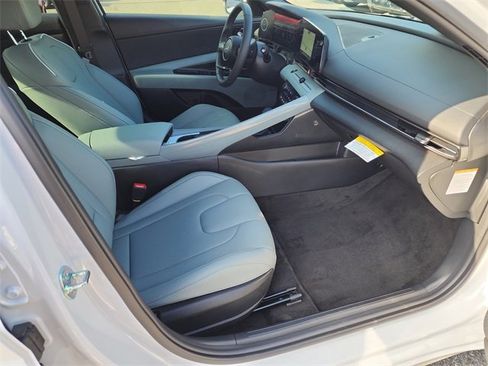 New 2025 Hyundai Elantra Limited image 9