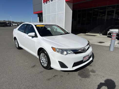 Used 2013 Toyota Camry LE image 1