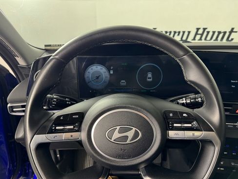 Used 2024 Hyundai Elantra SEL w/ Convenience Package image 23