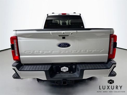Used 2023 Ford F250 Lariat w/ Lariat Ultimate Package AWD/4WD image 7