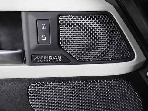 Used 2024 Land Rover Defender 110 SE image 36