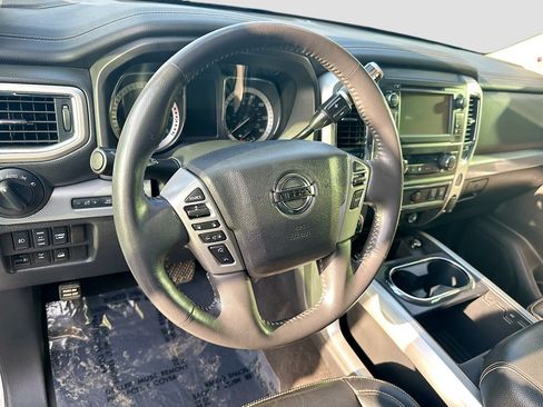 Used 2017 Nissan Titan PRO-4X w/ Pro-4x Convenience Package AWD/4WD image 18
