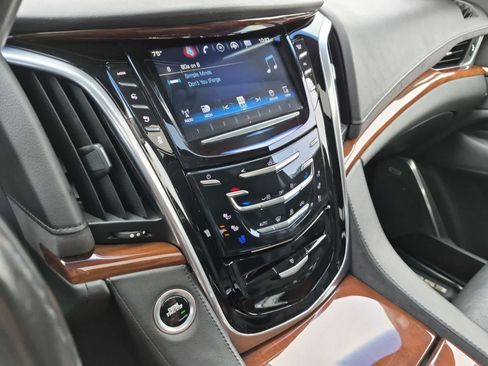 Used 2019 Cadillac Escalade Luxury w/ LPO, Radiant Package AWD/4WD image 29