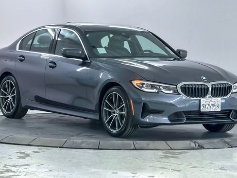 Used 2022 BMW 330i Sedan w/ Premium Package 2 RWD image 9