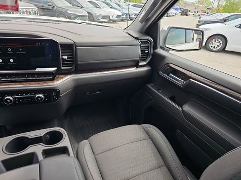 Used 2023 GMC Sierra 1500 SLE w/ Preferred Package AWD/4WD image 31