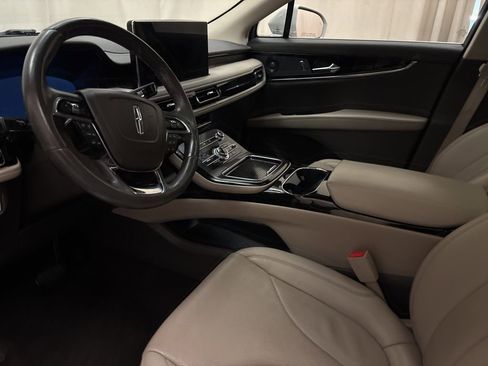 Used 2021 Lincoln Nautilus Reserve image 13