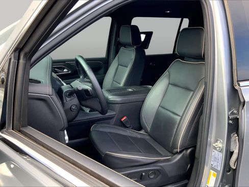 Used 2023 GMC Yukon XL SLT w/ SLT Premium Package AWD/4WD image 8