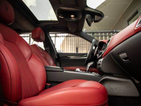 Used 2022 Maserati Ghibli Modena RWD image 44