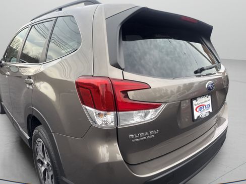 Used 2019 Subaru Forester Premium AWD/4WD image 7