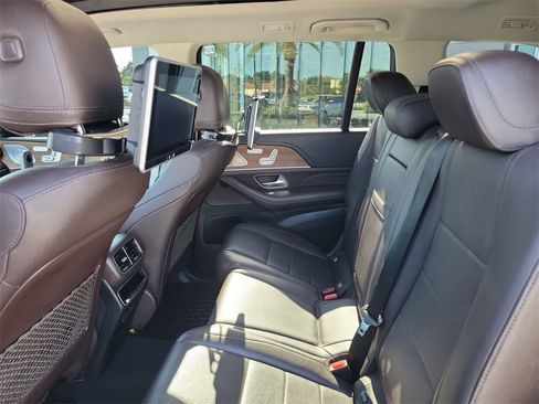 Used 2022 Mercedes-Benz GLS 450 4MATIC image 16