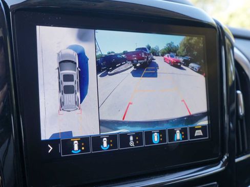 Used 2021 Chevrolet Traverse RS w/ LPO, Cargo Package FWD image 11