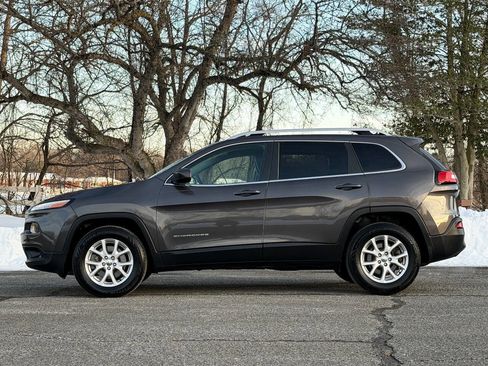 Used 2018 Jeep Cherokee Latitude Plus image 2