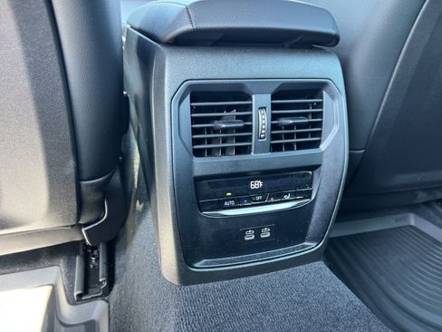 Used 2025 BMW 330i Sedan w/ M Sport Package image 41